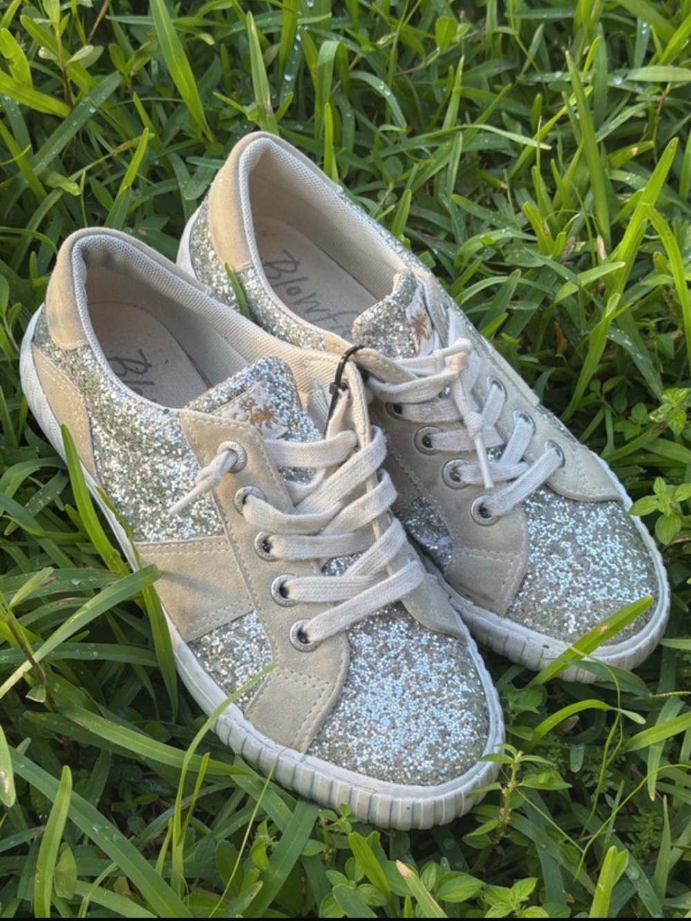 Sparkle Lace-Up Women's Sneakers - Beige with Silver Glitter